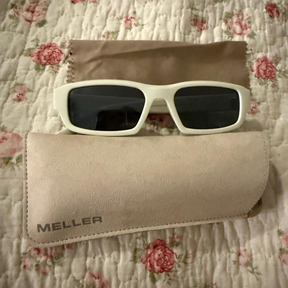 White Rectangular Sunglasses With Dark Lenses - image 4